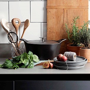 Чугунена овална тенджера черна 30см 3,9л - Cuisinox