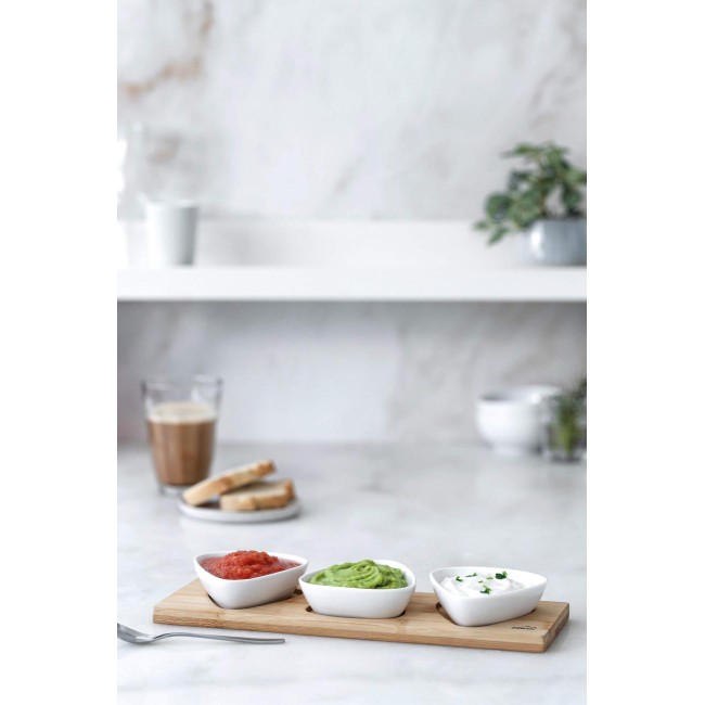 Бамбуков плато/поднос с 3 порцеланови триъгълни купички, 28x10x1см(плато), 9,5x8,5x3см(купички), 90мл, Basic – Lacor